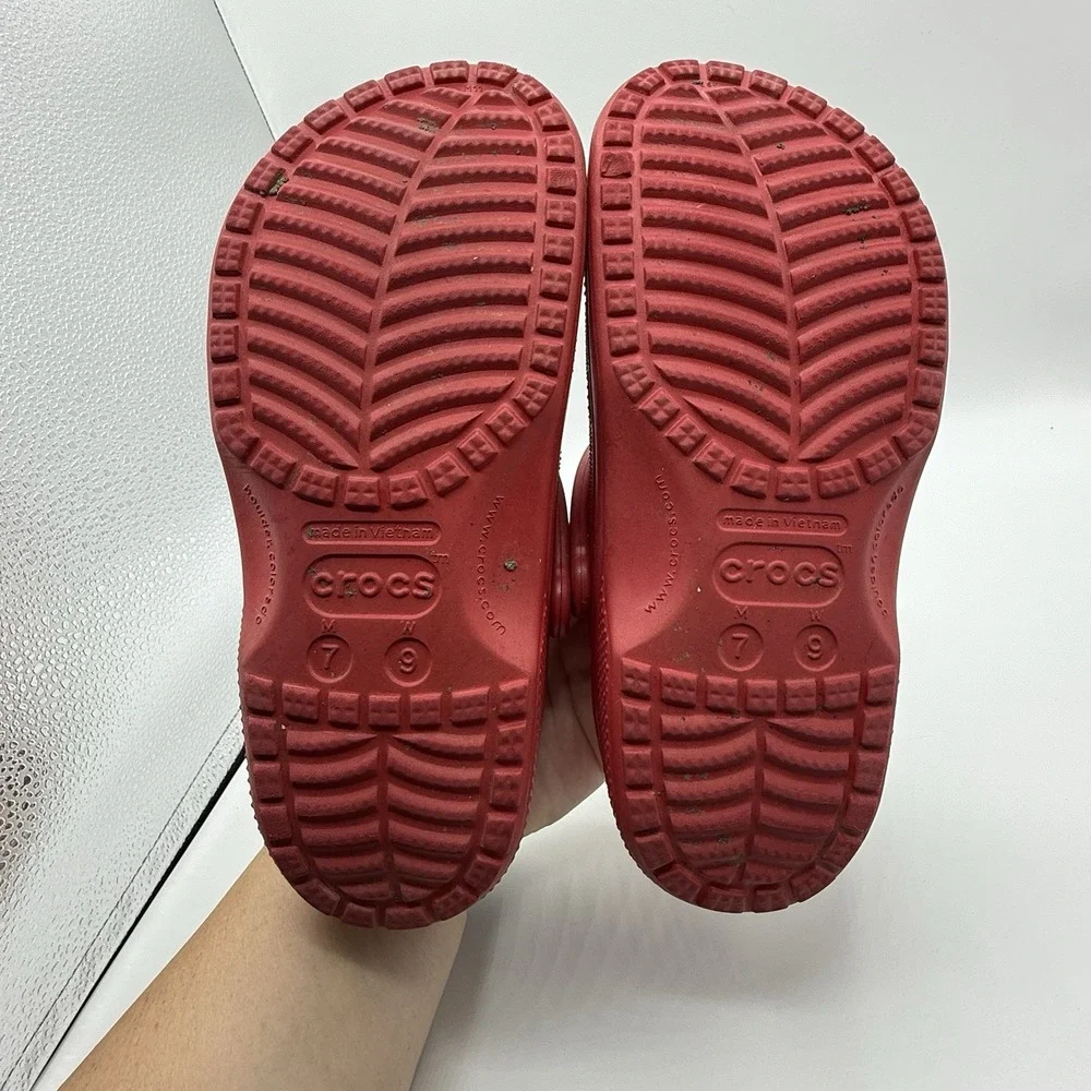 Crocs Classic Clogs Varsity Red Men's 7 / Women's 9 Excellent Condition